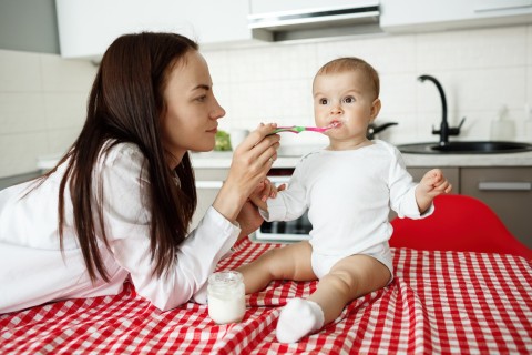 Bổ Sung Sữa Chua Cho Trẻ Ăn Dặm Như Thế Nào Là Tốt Nhất?