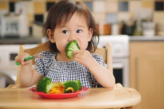 Làm Thế Nào Để Bé Yêu Thích Việc Ăn Dặm? 7 Bí Quyết Đơn Giản Mẹ Nên Biết